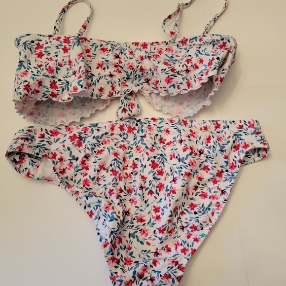 Xhilaration Floral Bikini Set with Red and Blue Accents X-Large - Picture 3 of 3